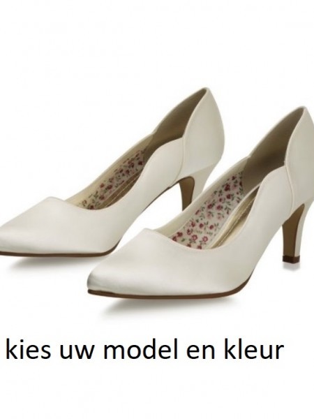 Schoenen én tasje in kleur jurkset.